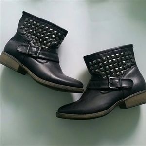 Black boots w/studs size 8